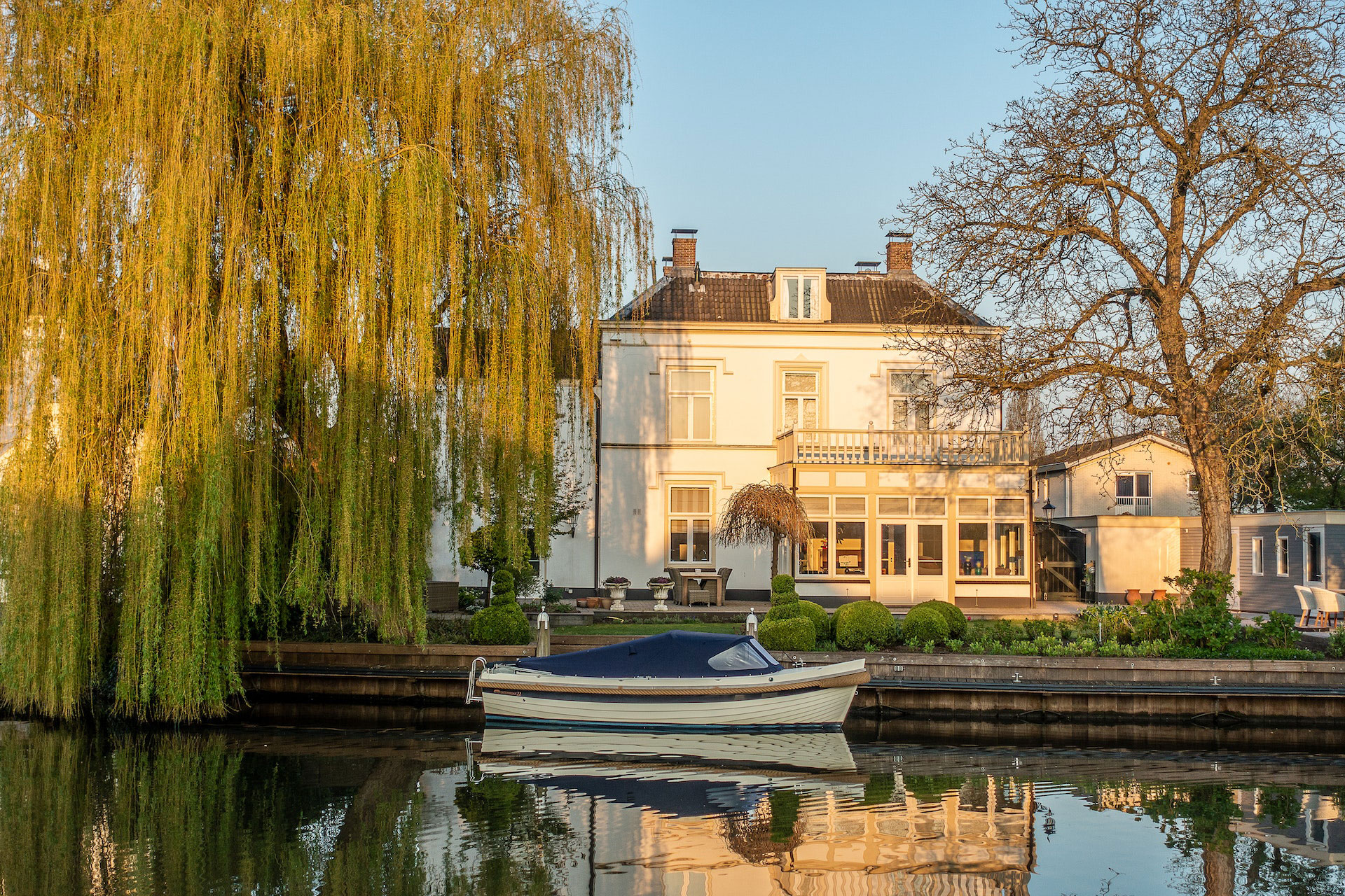 What if you could find a venue for your wedding at the water's edge in Belgium?