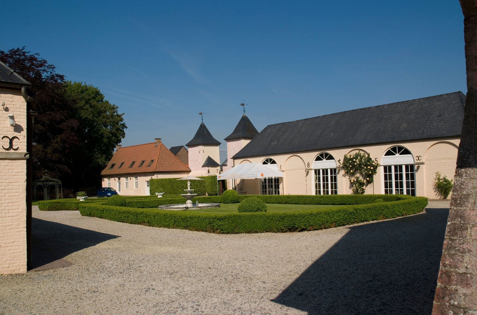 What are the most beautiful wedding venues in Hainaut?