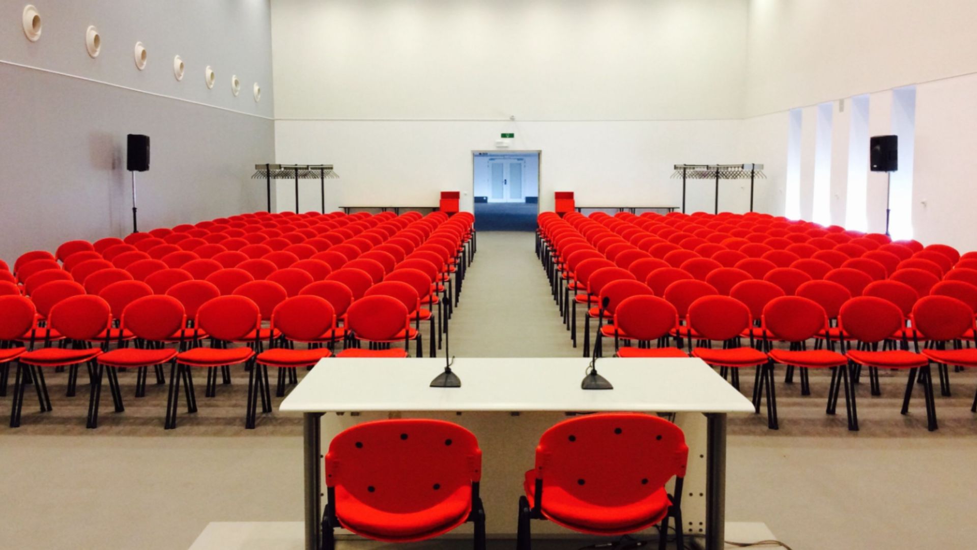 Séminaires, congrès et conférences à Mons et ses alentours : comment trouver le site idéal ?
